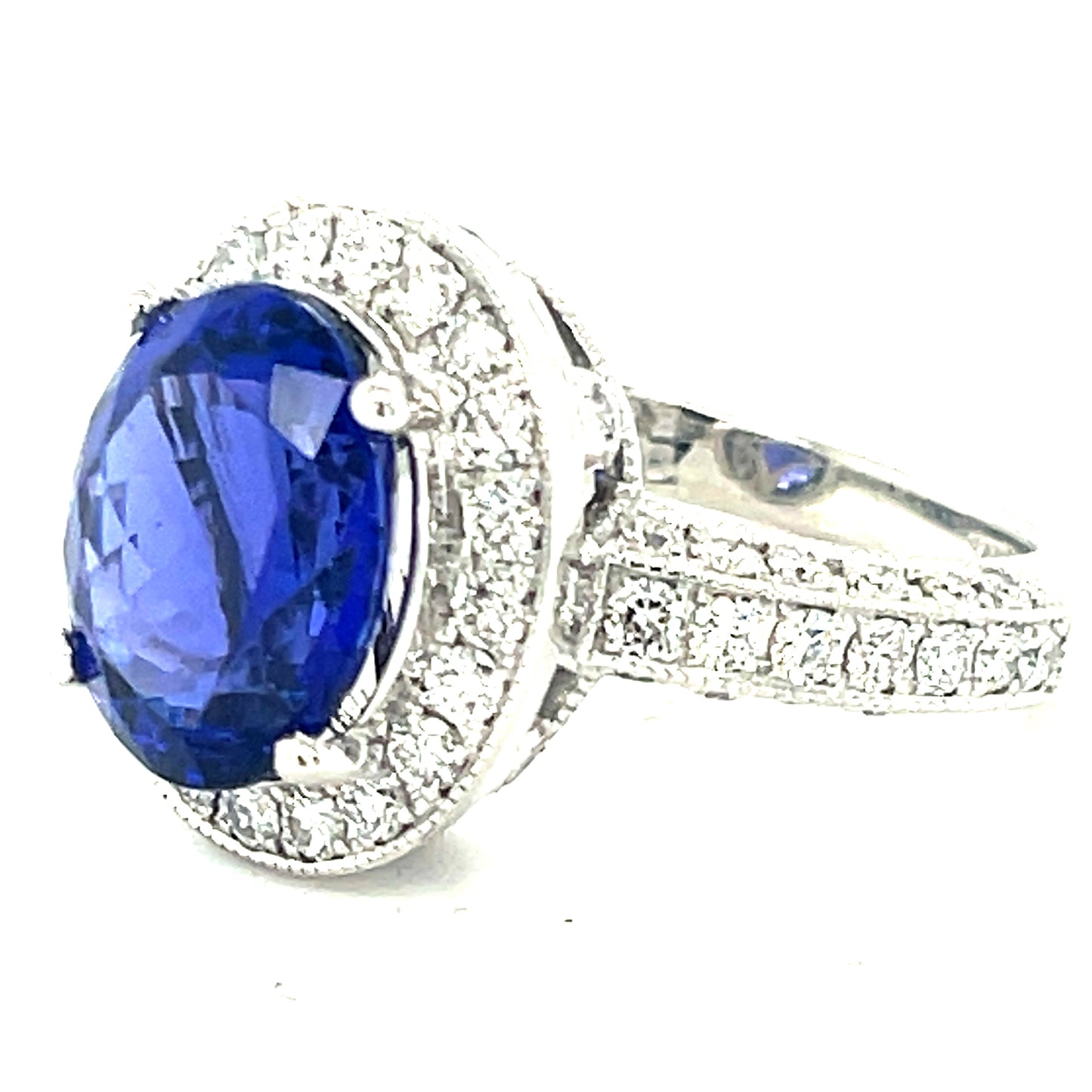 Platinum ring with 5.30 ct Tanzanite and diamonds